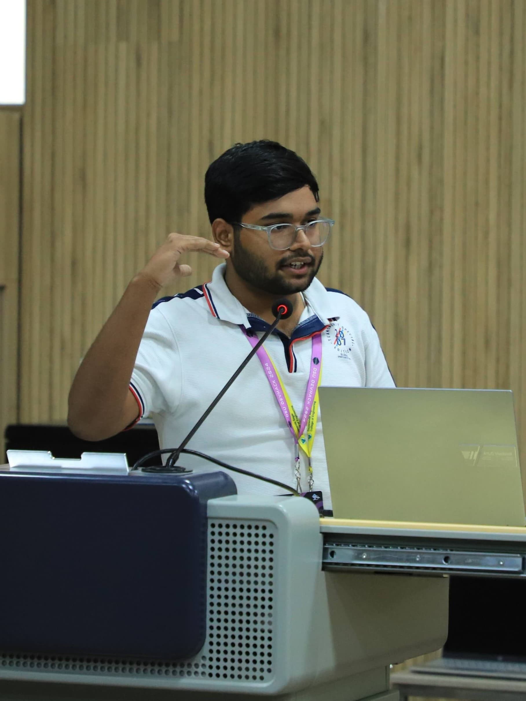 Shivansh Karan's professional headshot